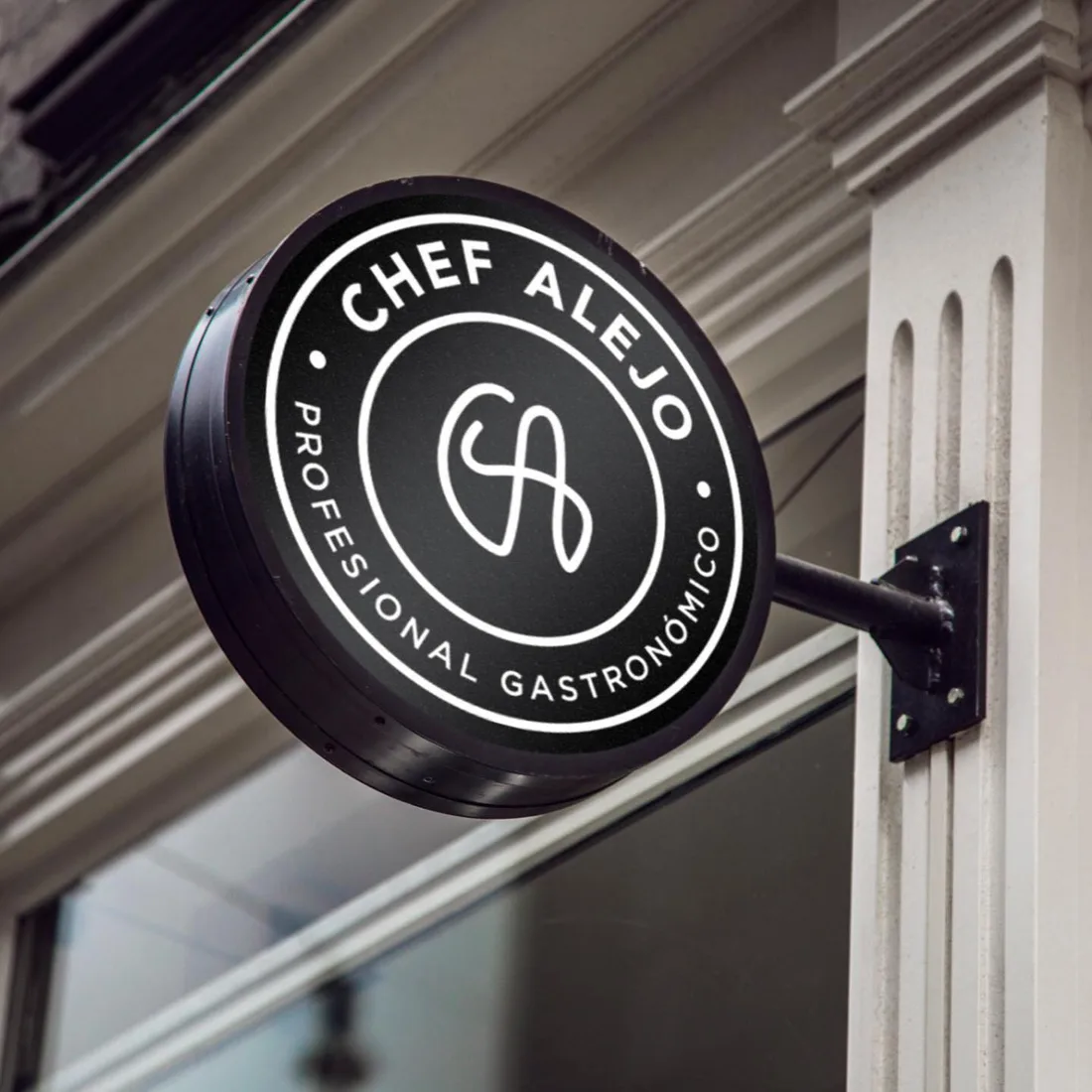 Identidad de Chef Alejo en letrero
